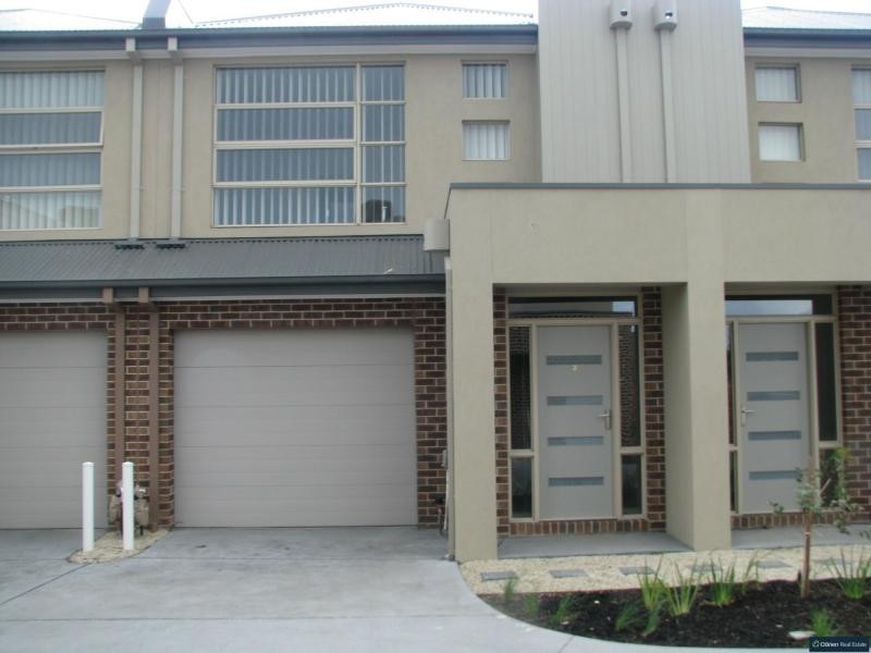 2/16 Honeysuckle Close, Pakenham VIC 3810