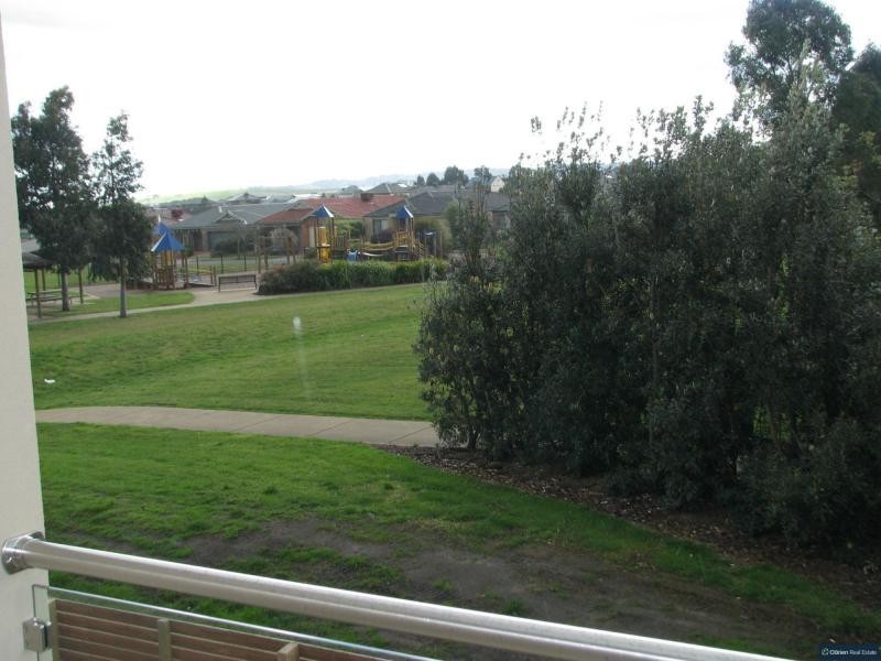 2/16 Honeysuckle Close, Pakenham VIC 3810