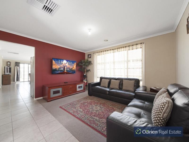 29 Pharaoh Drive, Cranbourne VIC 3977