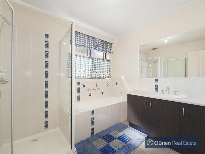 29 Pharaoh Drive, Cranbourne VIC 3977