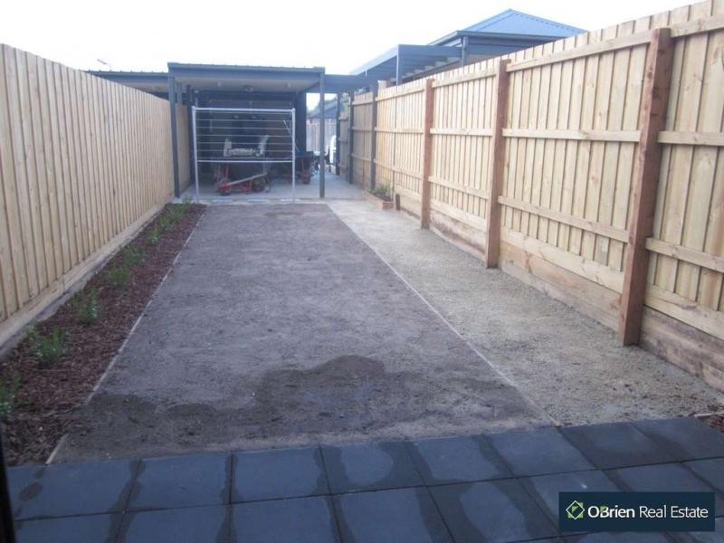 26 Demmie Mews, Lyndhurst VIC 3975