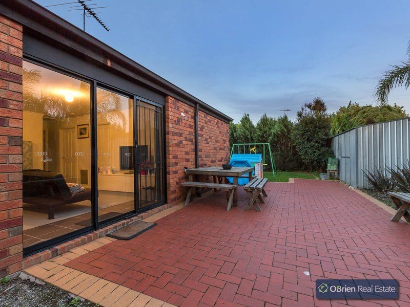 15 Lisburn Way, Berwick VIC 3806