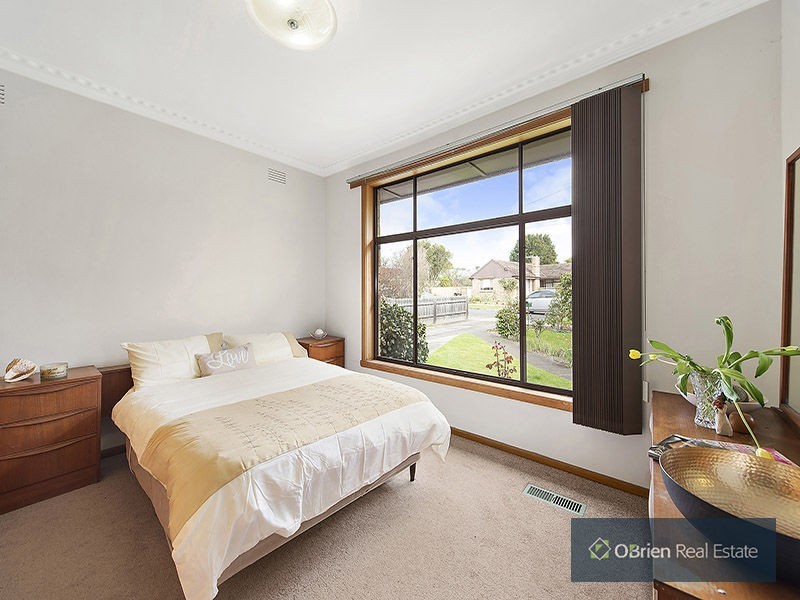 4 Linden Avenue, Cheltenham VIC 3192