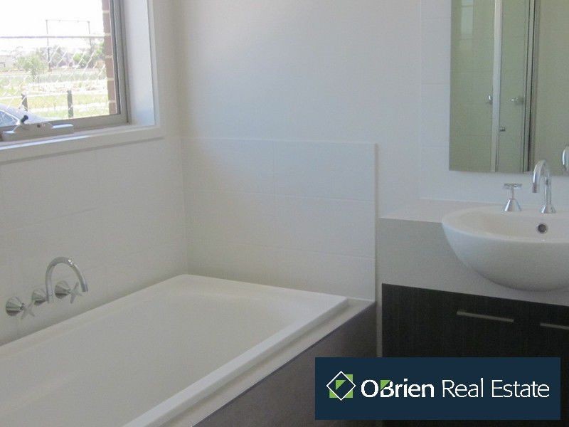 1 Avebury Place, Officer VIC 3809