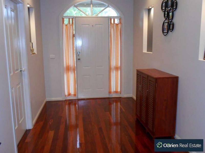 8 Crane Street, Berwick VIC 3806