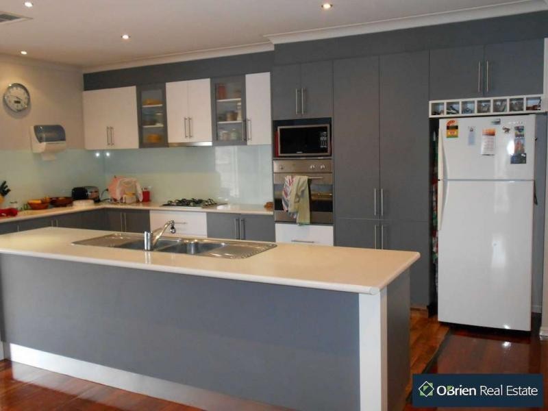 8 Crane Street, Berwick VIC 3806