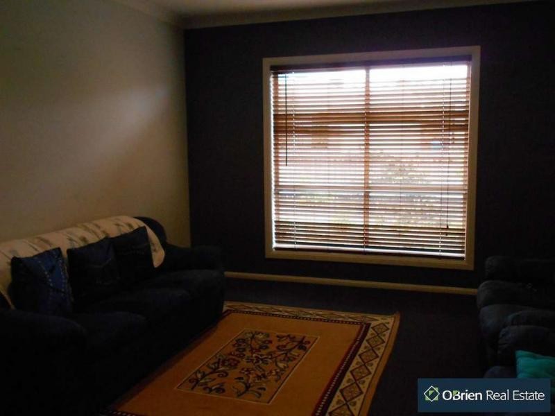 8 Crane Street, Berwick VIC 3806