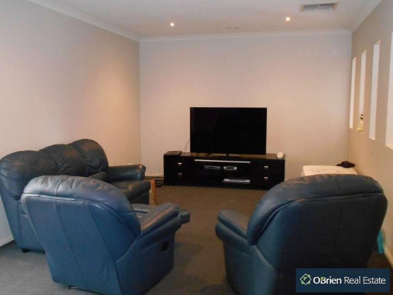 8 Crane Street, Berwick VIC 3806