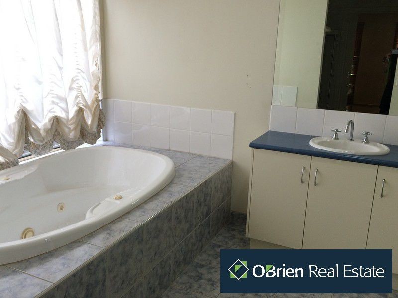 3 Essex Court, Cranbourne VIC 3977