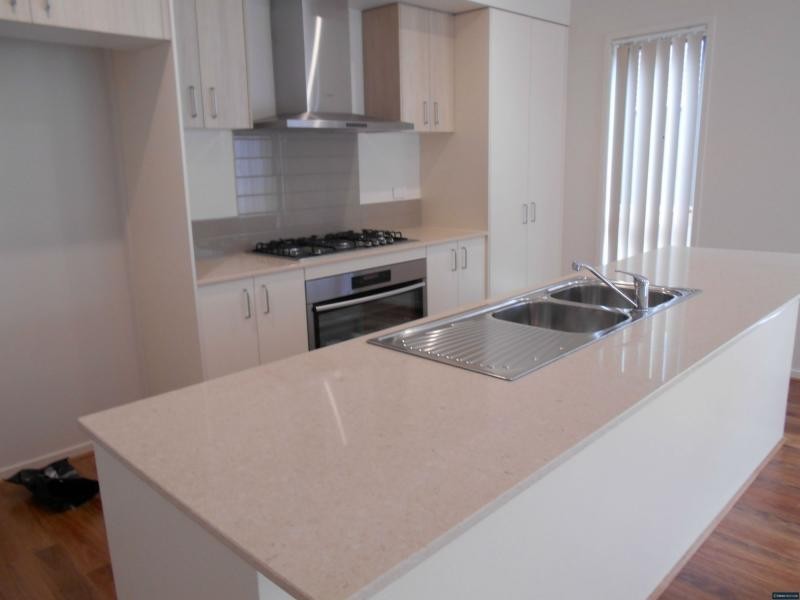 15 Murgese Circuit, Clyde North VIC 3978