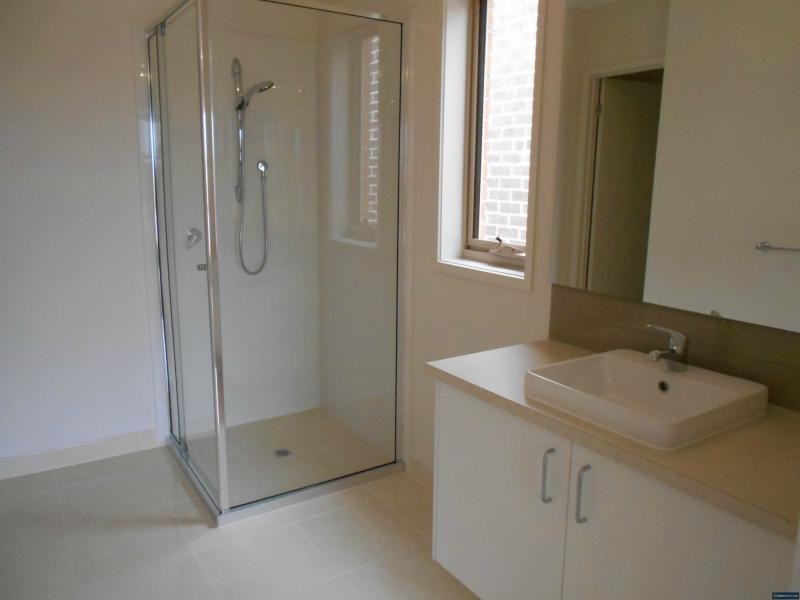 15 Murgese Circuit, Clyde North VIC 3978