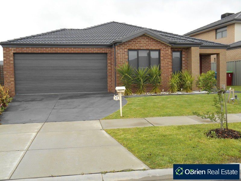 11 Beauchamp Way, Cranbourne East VIC 3977