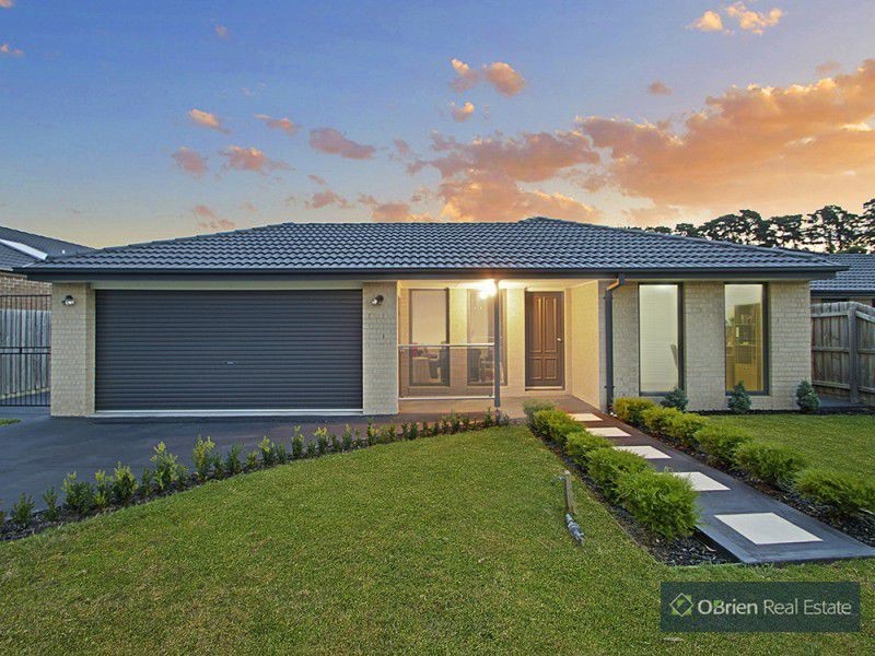 12 Pomegranate Way, Pakenham VIC 3810