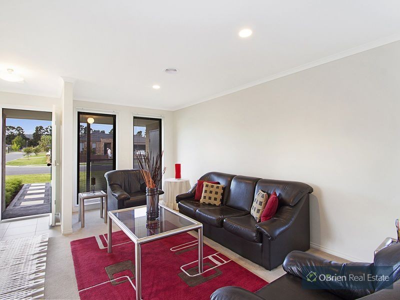 12 Pomegranate Way, Pakenham VIC 3810
