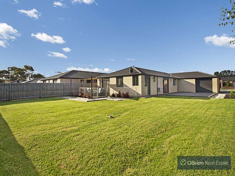 12 Pomegranate Way, Pakenham VIC 3810