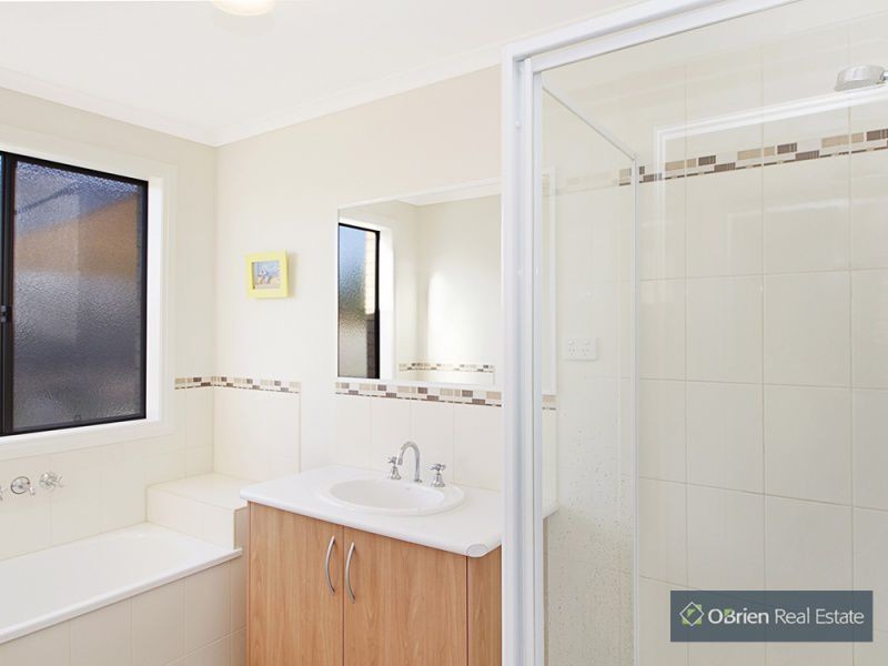 12 Pomegranate Way, Pakenham VIC 3810