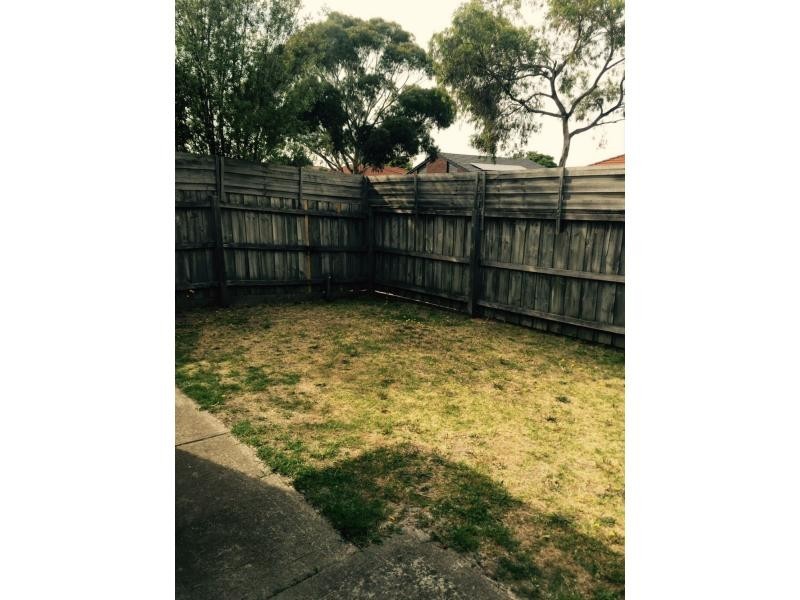 1/2 Maria Court, Cranbourne VIC 3977