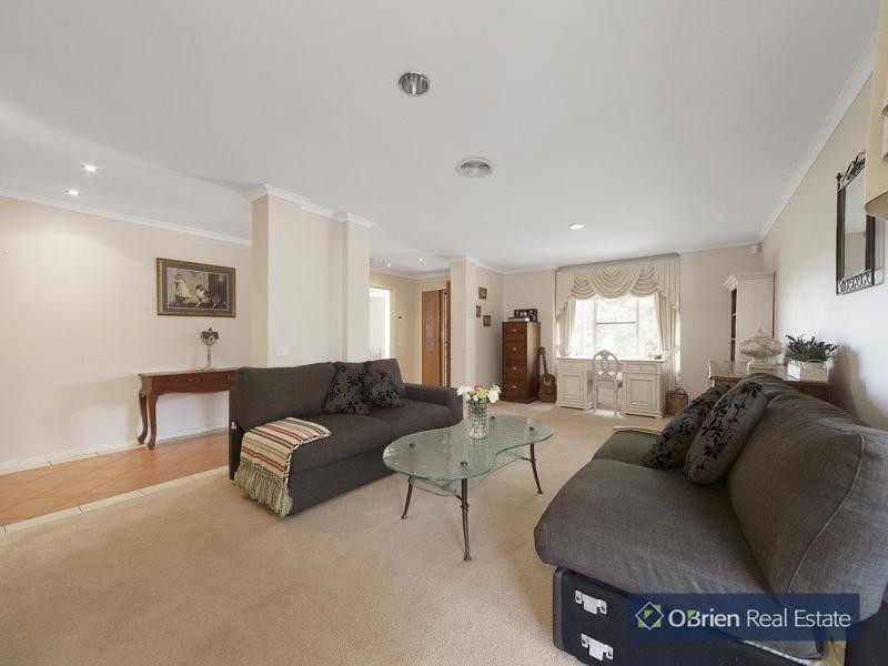 22 Streeton Way, Berwick VIC 3806