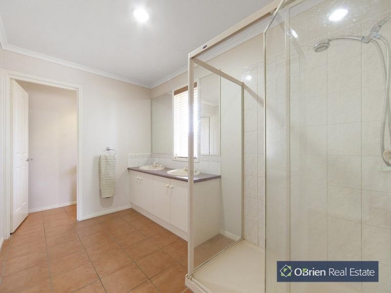22 Streeton Way, Berwick VIC 3806