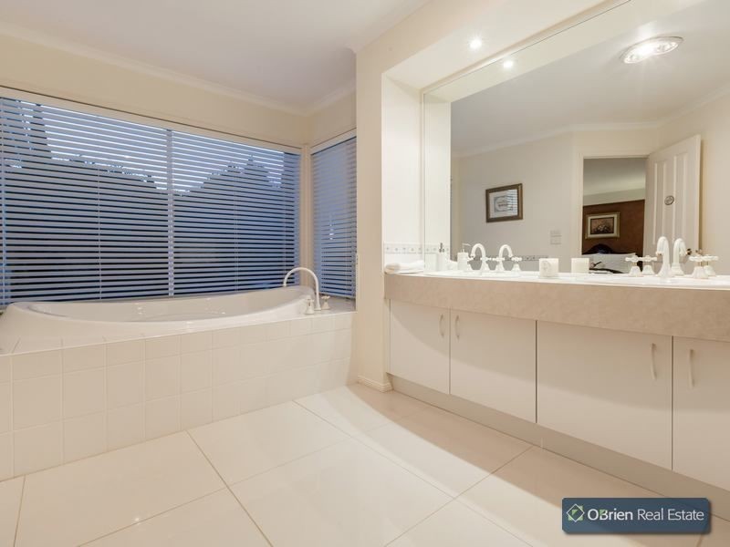 7 The Oval, Berwick VIC 3806