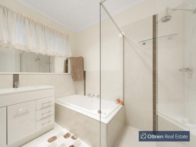 3 William Perry Close, Endeavour Hills VIC 3802