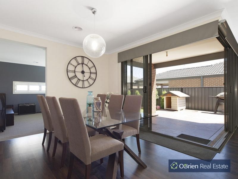 120 Selandra Boulevard, Clyde North VIC 3978