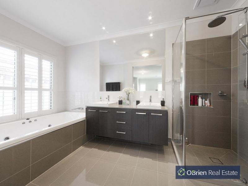 120 Selandra Boulevard, Clyde North VIC 3978