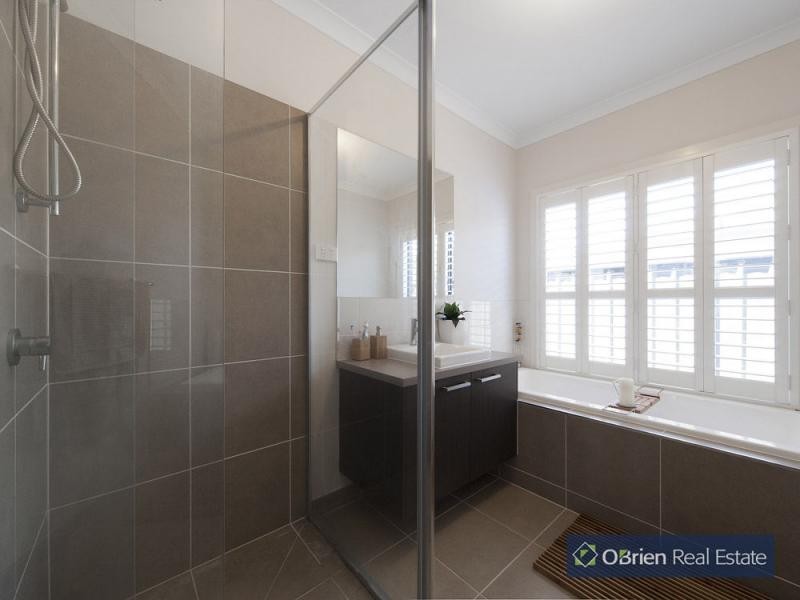 120 Selandra Boulevard, Clyde North VIC 3978