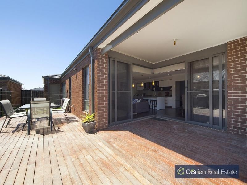 120 Selandra Boulevard, Clyde North VIC 3978