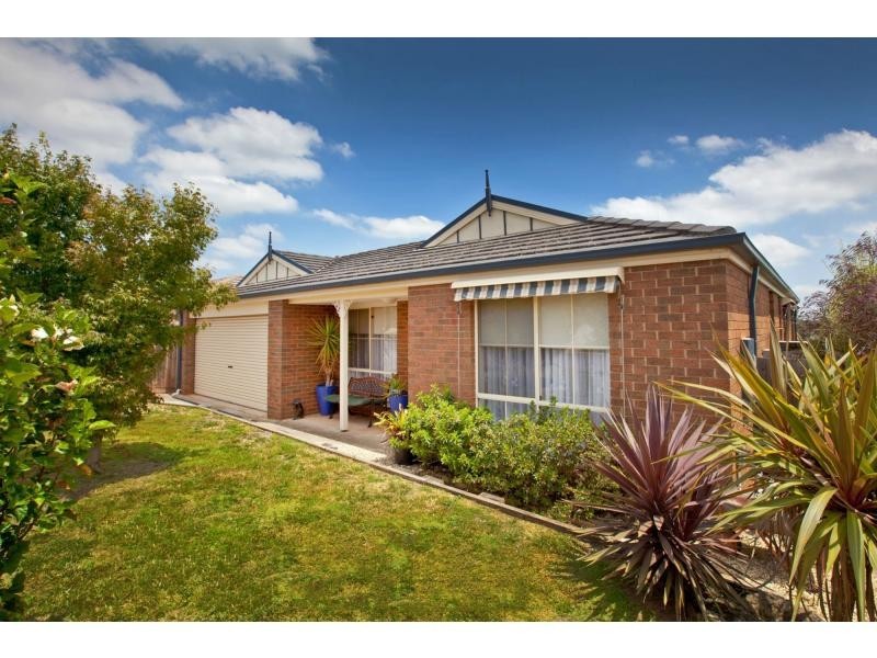 10 Eden Place, Drouin VIC 3818