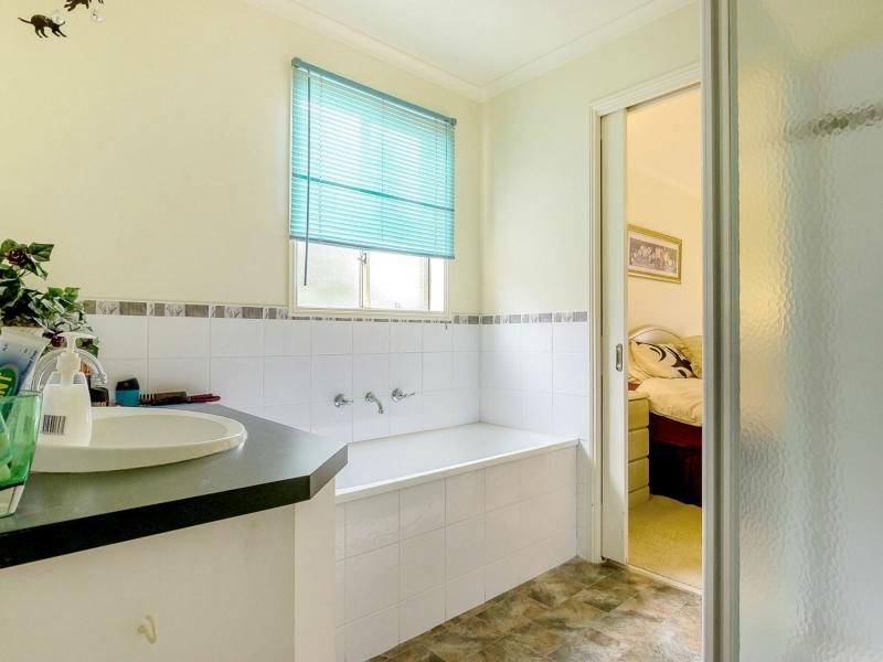 10 Eden Place, Drouin VIC 3818