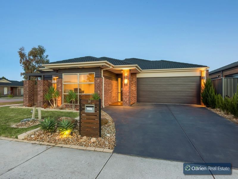 37 Prosperity Avenue, Cranbourne North VIC 3977