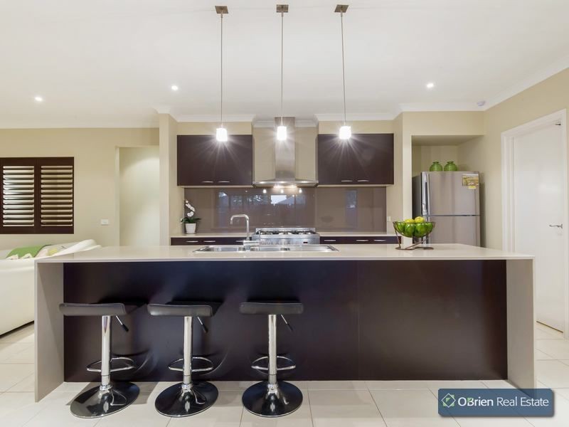 37 Prosperity Avenue, Cranbourne North VIC 3977