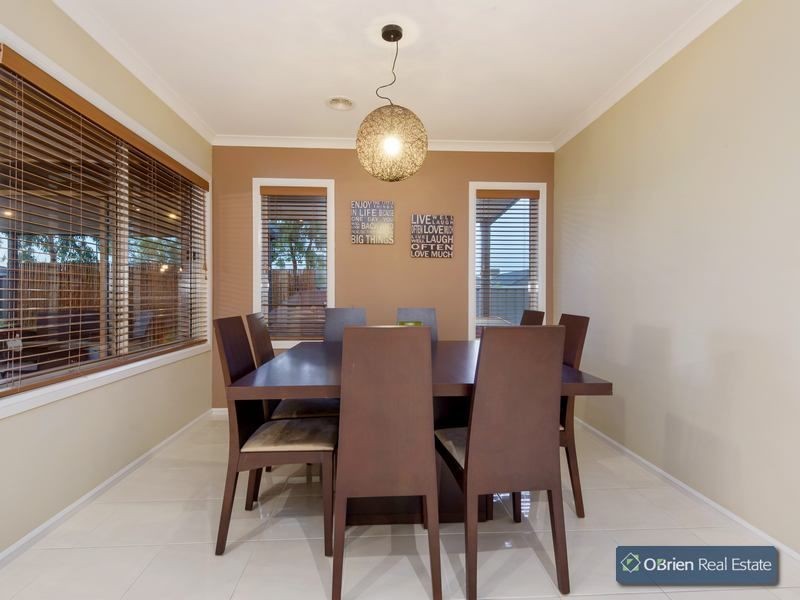 37 Prosperity Avenue, Cranbourne North VIC 3977