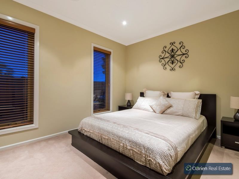 37 Prosperity Avenue, Cranbourne North VIC 3977