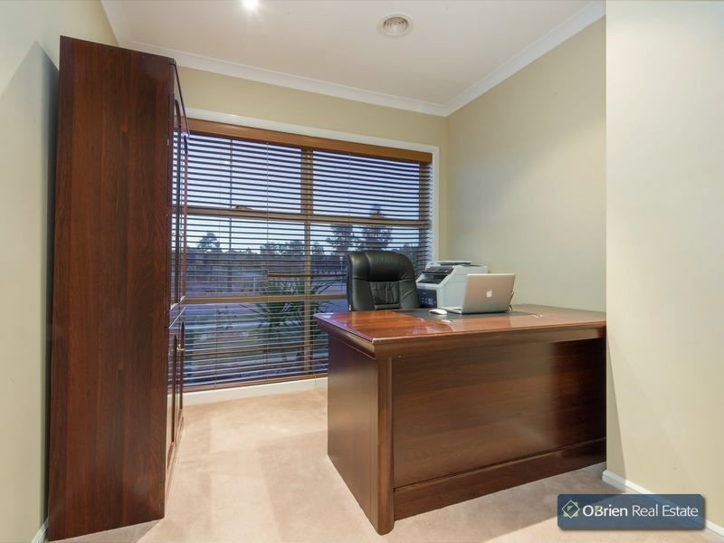 37 Prosperity Avenue, Cranbourne North VIC 3977
