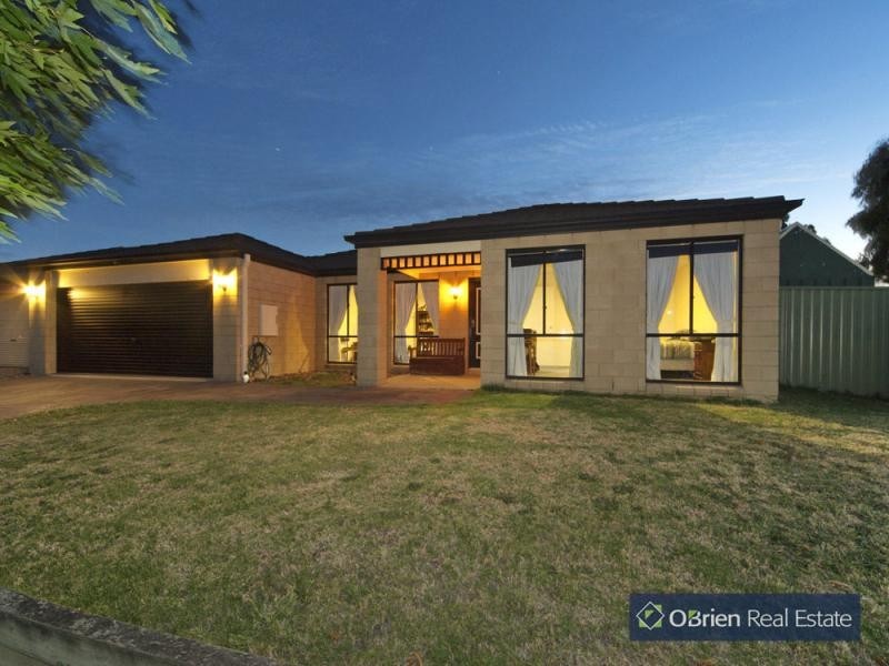 1 Woodchase Court, Hunt Club, Cranbourne East VIC 3977