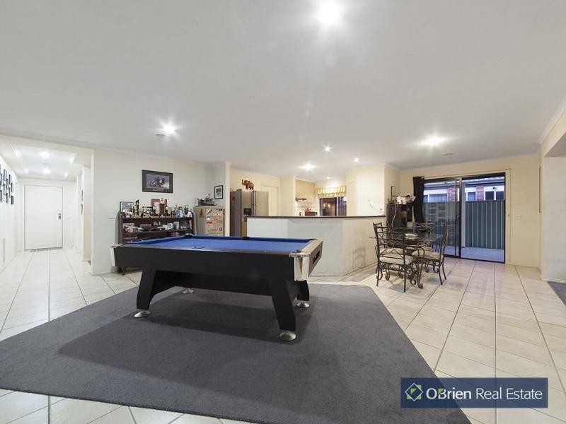 1 Woodchase Court, Hunt Club, Cranbourne East VIC 3977
