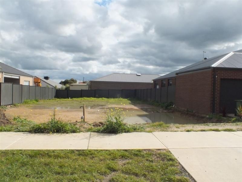 12 Abrehart Road, Pakenham VIC 3810