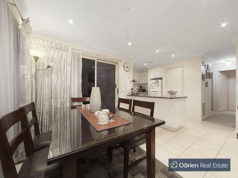 L2/20 Silver Creek Drive, Lynbrook VIC 3975