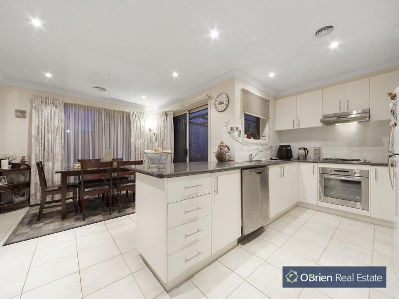 L2/20 Silver Creek Drive, Lynbrook VIC 3975