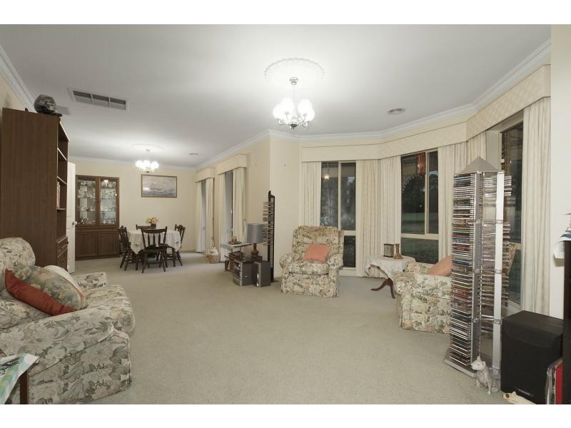 5 Walter Way, Cranbourne South VIC 3977