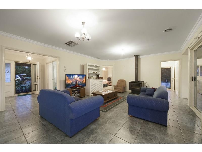 5 Walter Way, Cranbourne South VIC 3977