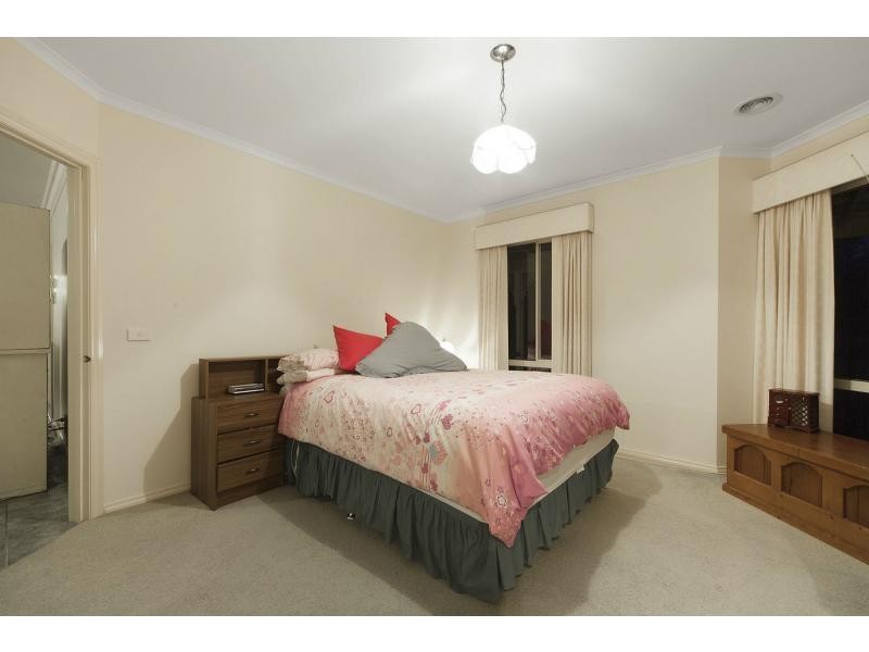 5 Walter Way, Cranbourne South VIC 3977