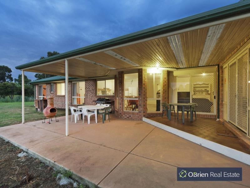 5 Walter Way, Cranbourne South VIC 3977