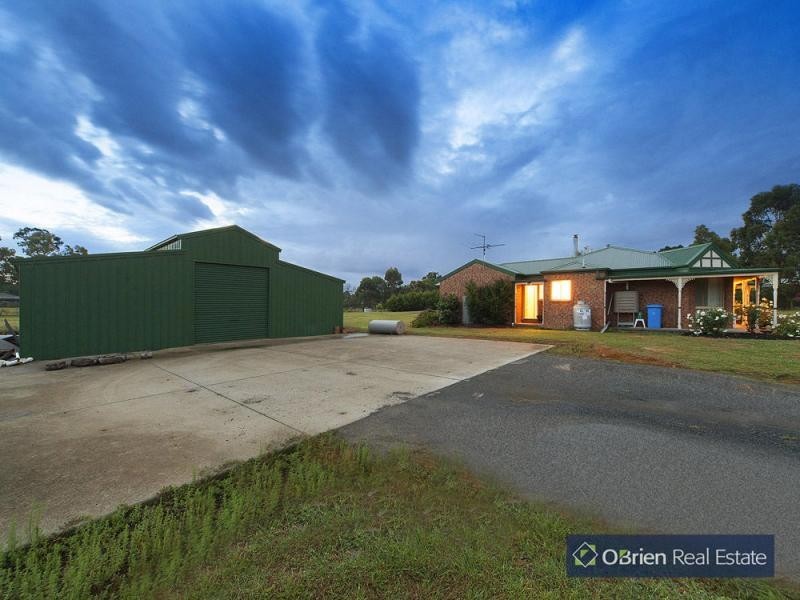 5 Walter Way, Cranbourne South VIC 3977