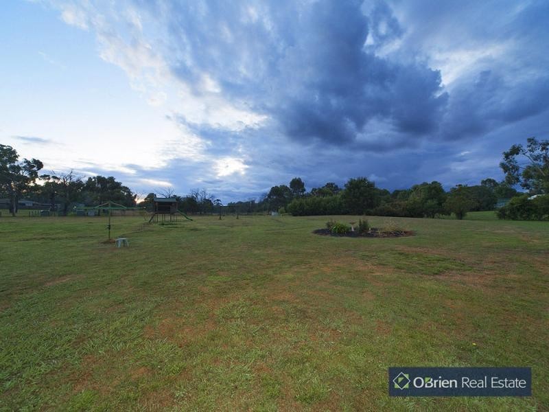 5 Walter Way, Cranbourne South VIC 3977