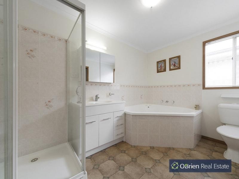 11 Spencer Court, Berwick VIC 3806