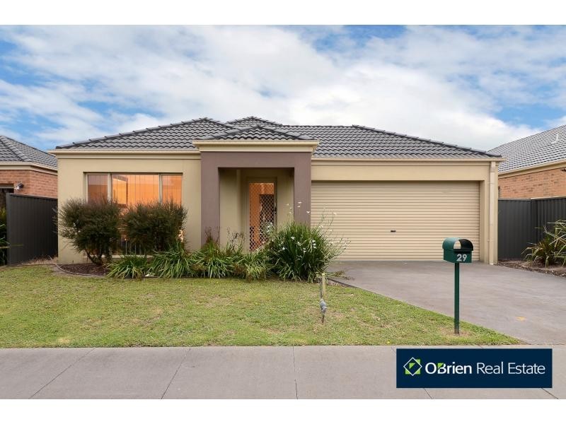 29 Everly Circuit, Pakenham VIC 3810