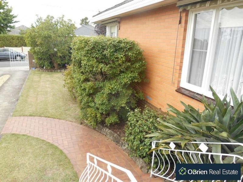 8 Kent Road, Narre Warren VIC 3805